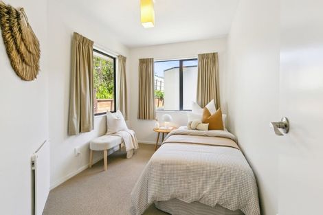 Photo of property in 7b Lyndfield Lane, Newlands, Wellington, 6037