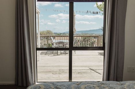 Photo of property in 89 Kakariki Grove, Waikanae, 5036