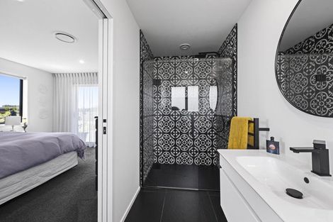 Photo of property in 8 Tikorangi Road East, Tikorangi, 4383