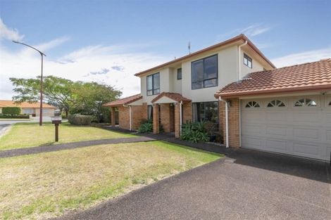 Photo of property in 2 Berkshire Terrace, Massey, Auckland, 0614