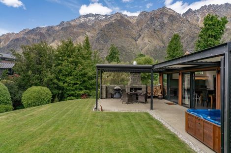 Photo of property in 10 Caithness Court, Jacks Point, Queenstown, 9371