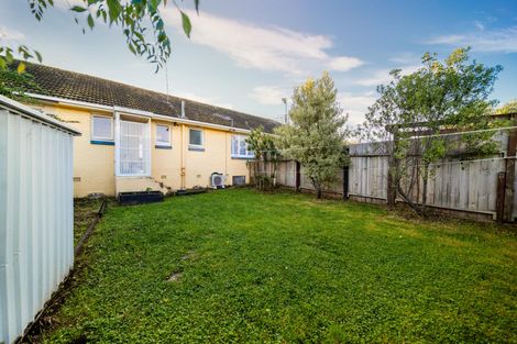 Photo of property in 2/8 Jennifer Place, Papatoetoe, Auckland, 2025