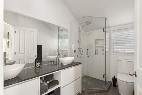 Photo of property in 1/148 Beach Road, Campbells Bay, Auckland, 0630