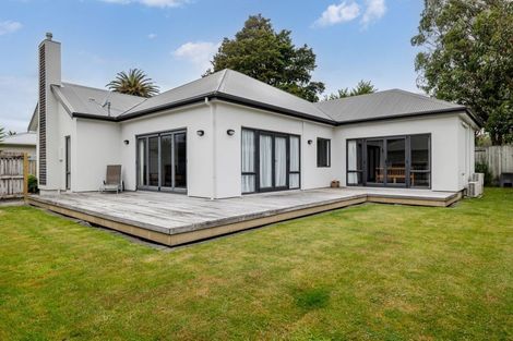 Photo of property in 14 Stewart Crescent, Hokowhitu, Palmerston North, 4410