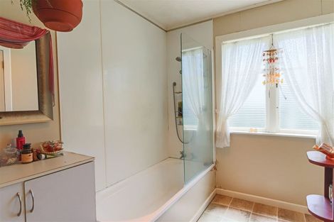 Photo of property in 13 Maire Street, Inglewood, 4330