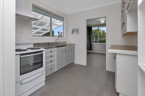 Photo of property in 10 Gannet Place, One Tree Point, 0118