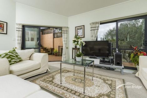 Photo of property in 4/431 East Coast Road, Mairangi Bay, Auckland, 0630