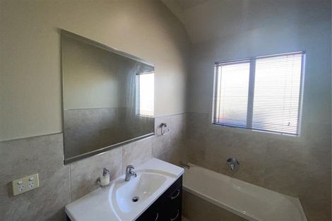 Photo of property in 471 Great South Road, Opaheke, Papakura, 2113