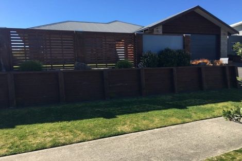 Photo of property in 21 Gibson Place, Papamoa Beach, Papamoa, 3118