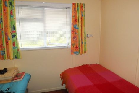 Photo of property in 20 Marine Parade South, Foxton Beach, Foxton, 4815