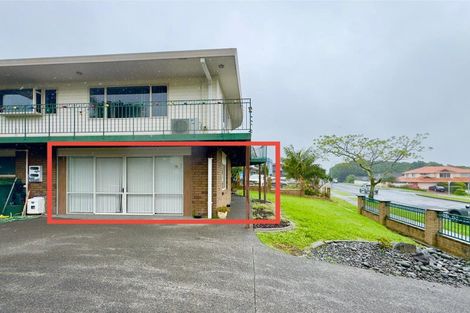 Photo of property in 105 Eugenia Rise, Goodwood Heights, Auckland, 2105