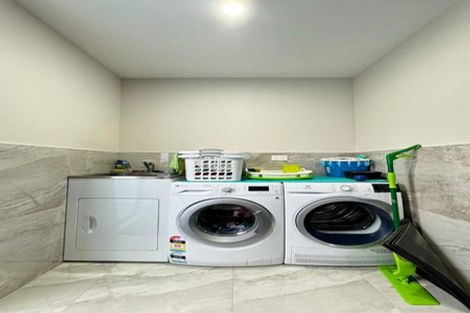 Photo of property in 8 Pakaraka Drive, Papakura, 2110