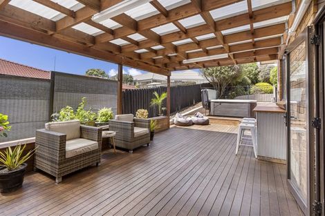 Photo of property in 70 Golfland Drive, Golflands, Auckland, 2013