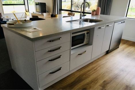 Photo of property in 13 Pennycook Place, Lake Hawea, 9382