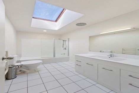 Photo of property in 9 Spalding Rise, Golflands, Auckland, 2013