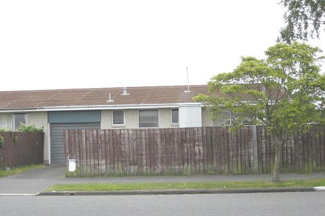Photo of property in 2/12 Queenspark Drive, Parklands, Christchurch, 8083