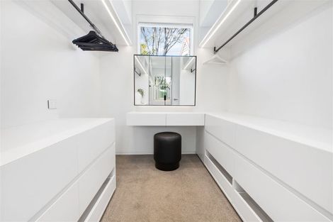 Photo of property in 39 Hackthorne Road, Cashmere, Christchurch, 8022