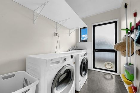 Photo of property in 44a Edgewater Parade, Waiuku, 2123