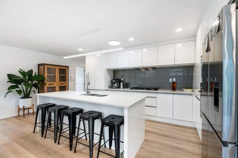 Photo of property in 5 Kahika Grove, Huapai, Kumeu, 0810