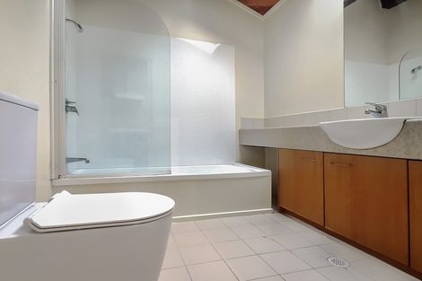 Photo of property in Metro Apartments, 17/220 Thorndon Quay, Pipitea, Wellington, 6011