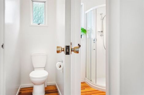 Photo of property in 3 Temuri Place, Glendene, Auckland, 0602