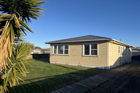 Photo of property in 2 Collingwood Street, Levin, 5510