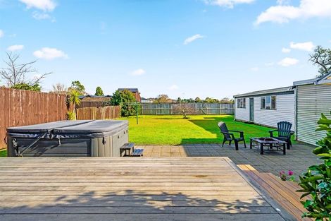 Photo of property in 4 Rixon Place, Te Atatu Peninsula, Auckland, 0610