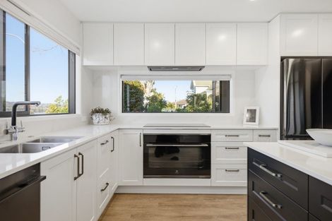 Photo of property in 253 Devonport Road, Tauranga, 3110