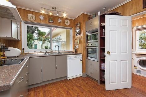 Photo of property in 18 Beach Road, Glenbrook, Waiuku, 2681