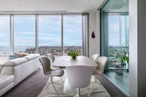 Photo of property in Sentinel Apartments, 1402/3 Northcroft Street, Takapuna, Auckland, 0622