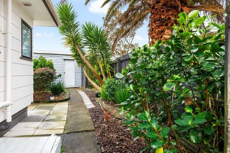 Photo of property in 2/9 Applewood Drive, Henderson, Auckland, 0612