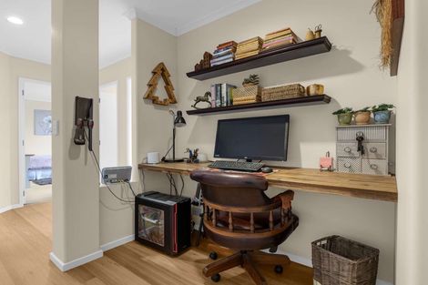 Photo of property in 30 Hamon Place, Pukehangi, Rotorua, 3015