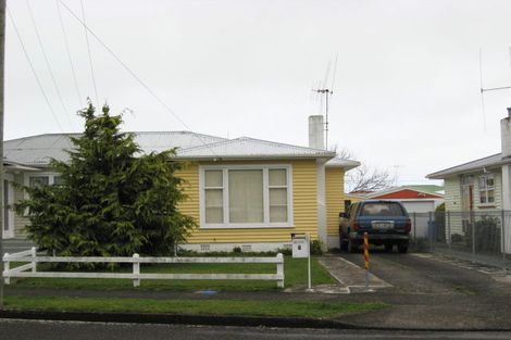 Photo of property in 9 Karaka Crescent, Levin, 5510