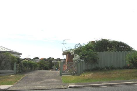 Photo of property in 2/1001 Beach Road, Torbay, Auckland, 0630