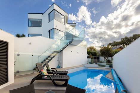 Photo of property in 2/60 Moncks Spur Road, Redcliffs, Christchurch, 8081