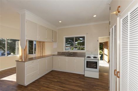 Photo of property in 10 Kawau Grove, Waikanae Beach, Waikanae, 5036