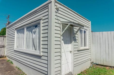 Photo of property in 3 Pleasant Road, Glen Eden, Auckland, 0602