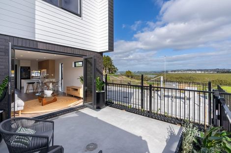 Photo of property in 11/10 Ngaroma House Drive, Hobsonville, Auckland, 0616