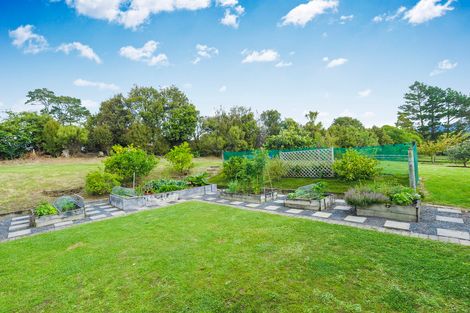 Photo of property in 580 West Coast Road, Oratia, Auckland, 0604