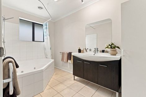 Photo of property in 21 Sorrento Place, Kelvin Grove, Palmerston North, 4414