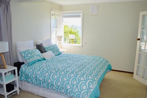 Photo of property in 2a Rangiuru Road, Mahina Bay, Lower Hutt, 5013