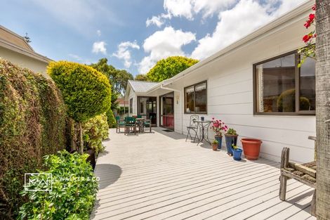 Photo of property in 1 Bathurst Street, Silverstream, Upper Hutt, 5019