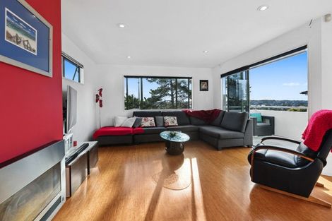 Photo of property in 2/89 Knights Road, Rothesay Bay, Auckland, 0630