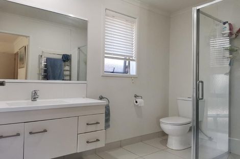 Photo of property in 5 Kowi Lakes Drive, One Tree Point, 0118