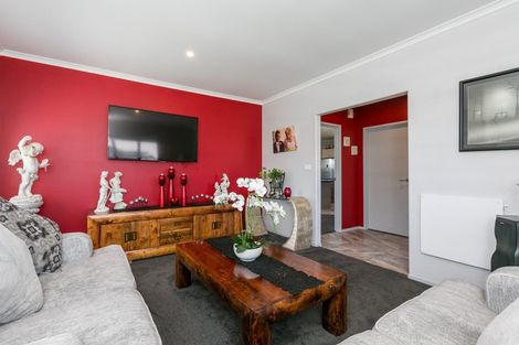 Photo of property in 15 Hawea Place, Poraiti, Napier, 4112