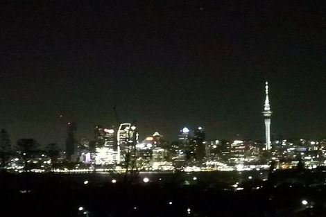 Photo of property in 82 Ocean View Road, Northcote, Auckland, 0627