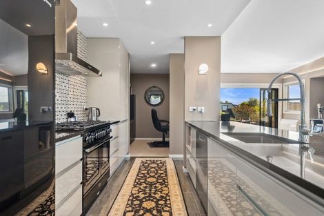 Photo of property in 11 Janice Place, Mount Pleasant, Christchurch, 8081