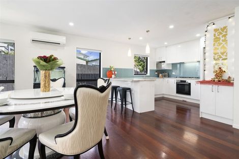 Photo of property in 7a Halcombe Place, Green Bay, Auckland, 0604