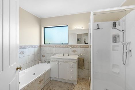 Photo of property in 12 Rua Road, Paraparaumu Beach, Paraparaumu, 5032