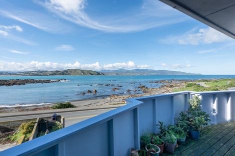 Photo of property in 3/422 Queens Drive, Lyall Bay, Wellington, 6022